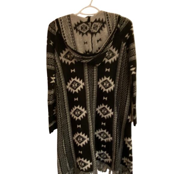 Almost Famous Tribal Fringe Cardigan Black Gray Aztec Pattern Size S - Picture 4 of 7
